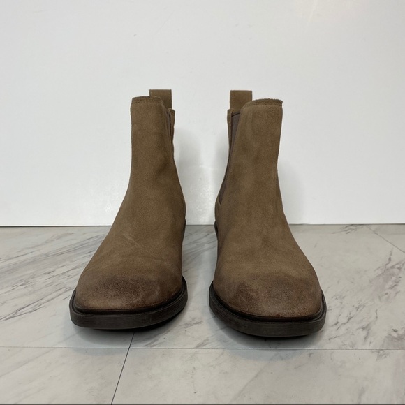 UGG Tan Brown Chelsea Suede Bootie 9 - Picture 2 of 14